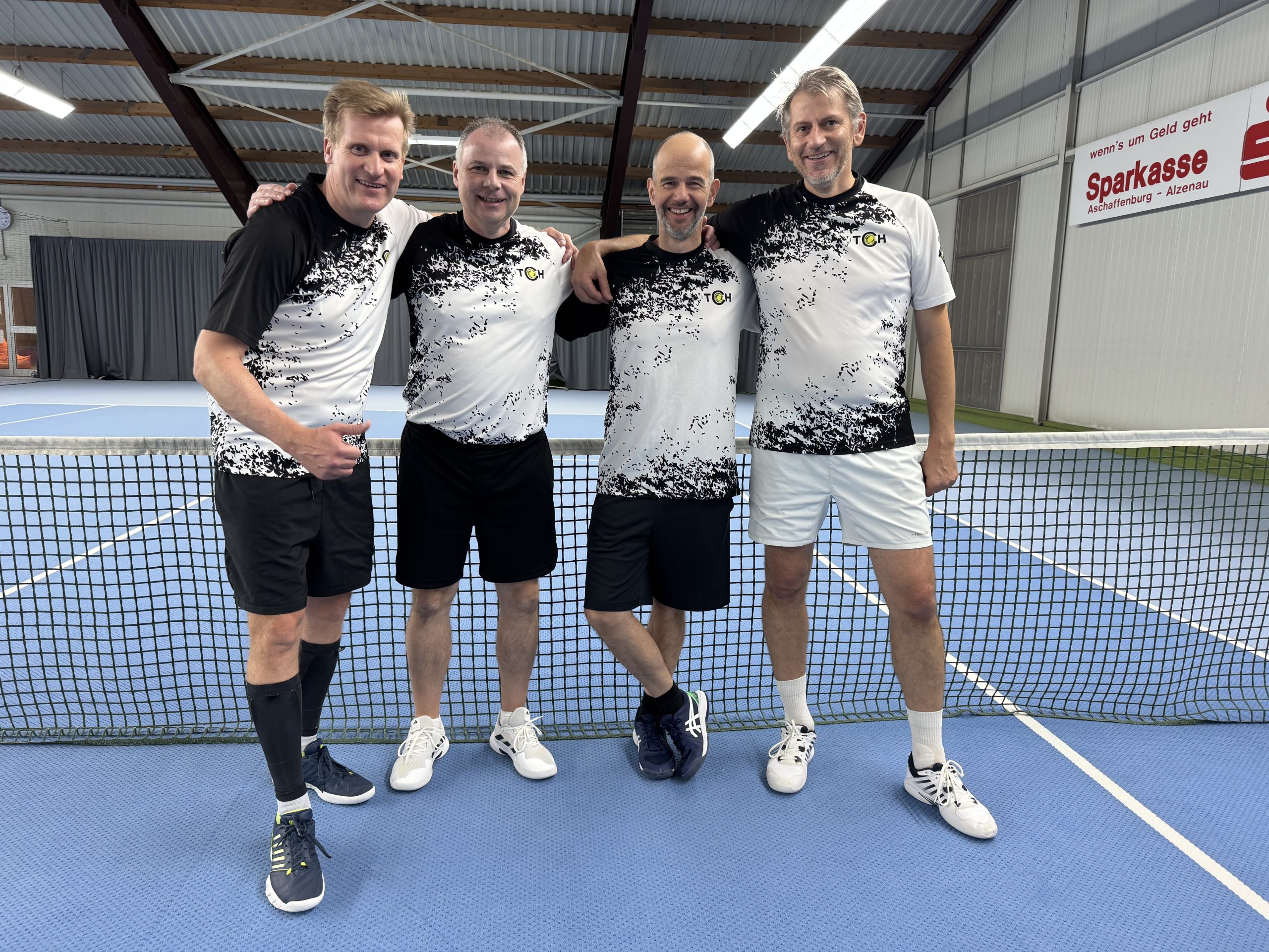 Winter-Medenrunde: Enge Spiele der Herren 40 gegen den TC Kahl